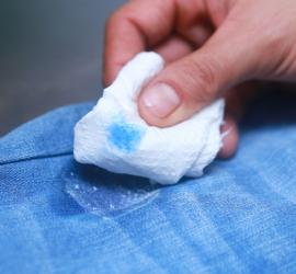 Как да перете дръжки от дънки у дома